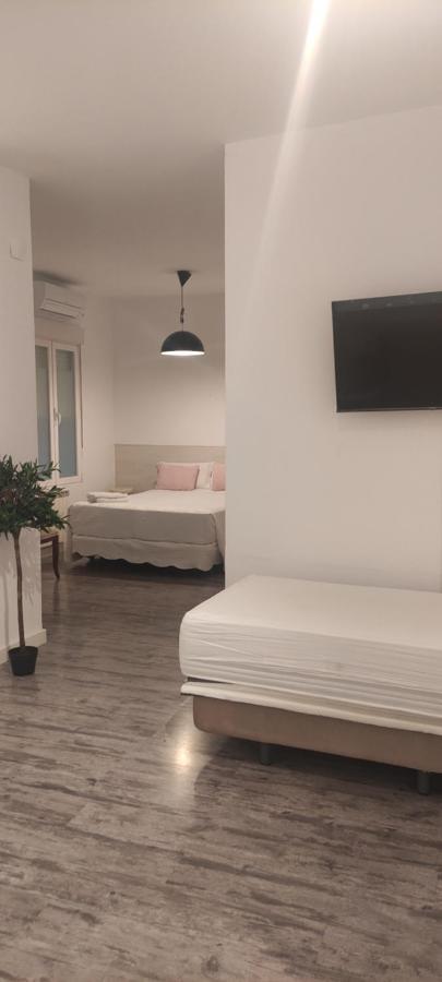 Hostal Petite Maman Madrid Eksteriør bilde