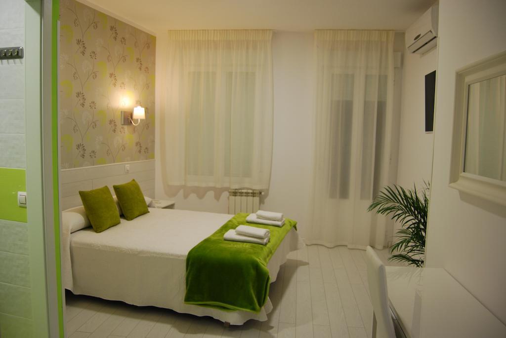 Hostal Petite Maman Madrid Rom bilde