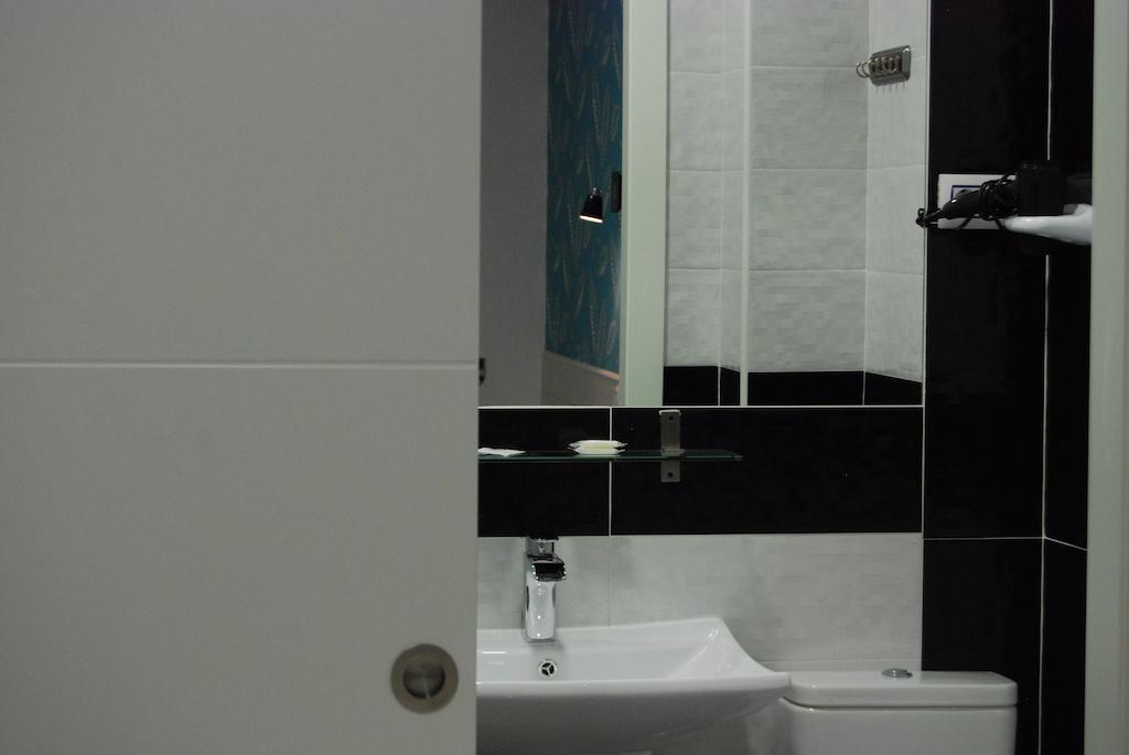 Hostal Petite Maman Madrid Eksteriør bilde