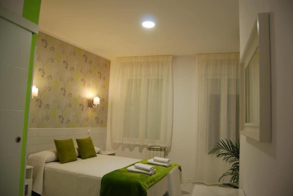 Hostal Petite Maman Madrid Eksteriør bilde