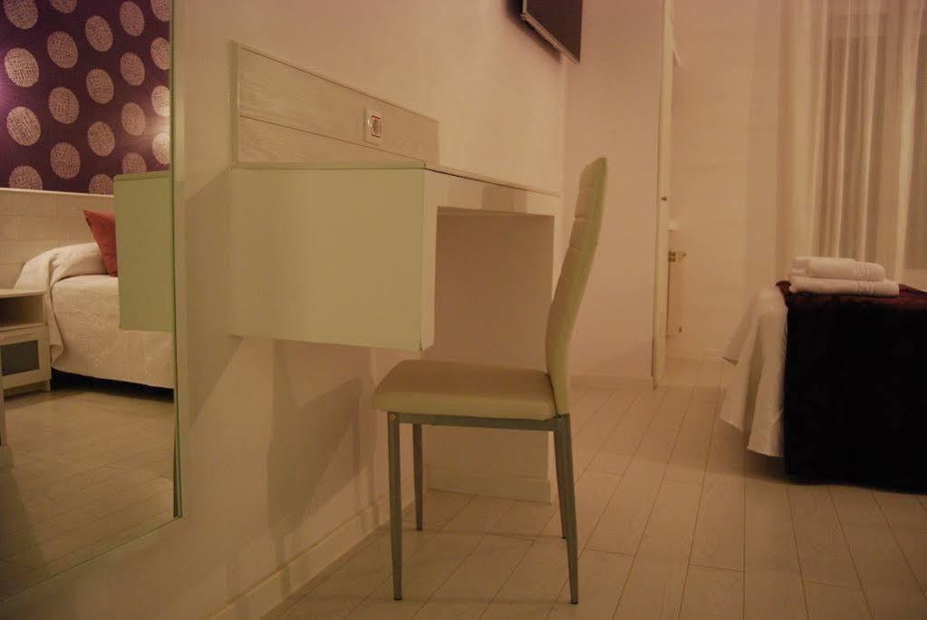 Hostal Petite Maman Madrid Eksteriør bilde